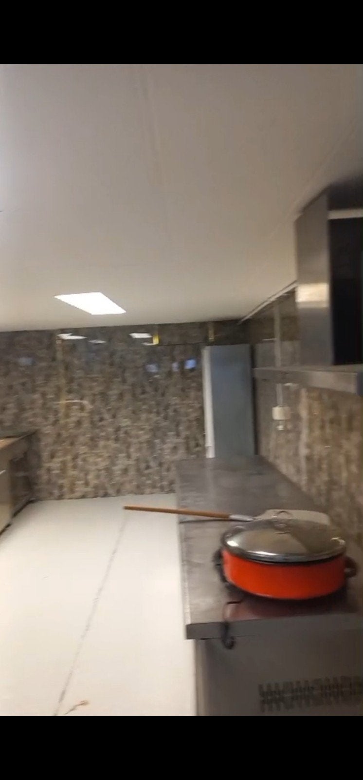 Overname; pizzeria met woning en 2 slaapkamers en douche, Zakelijke goederen, Exploitaties en Overnames