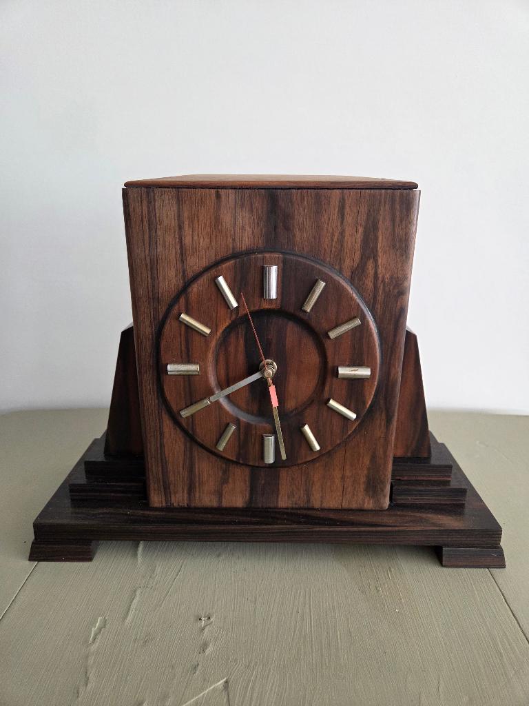 Art deco houten tafelklok stijl Amsterdamse school, Antiek en Kunst, Antiek | Klokken, Ophalen