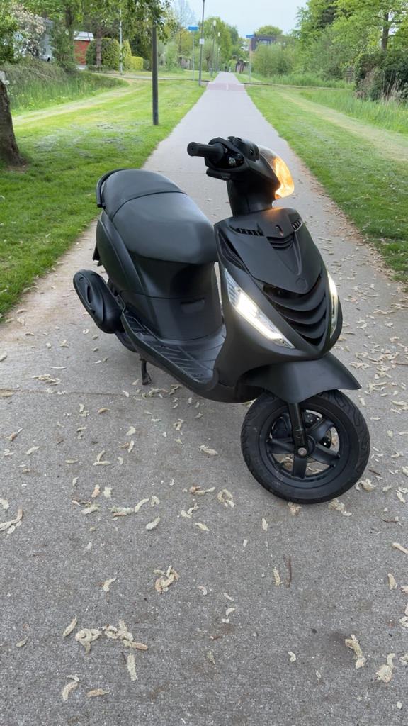 Piaggio zip 4t 2v, Fietsen en Brommers, Scooters | Piaggio, Zo goed als nieuw, Zip, Benzine, Ophalen