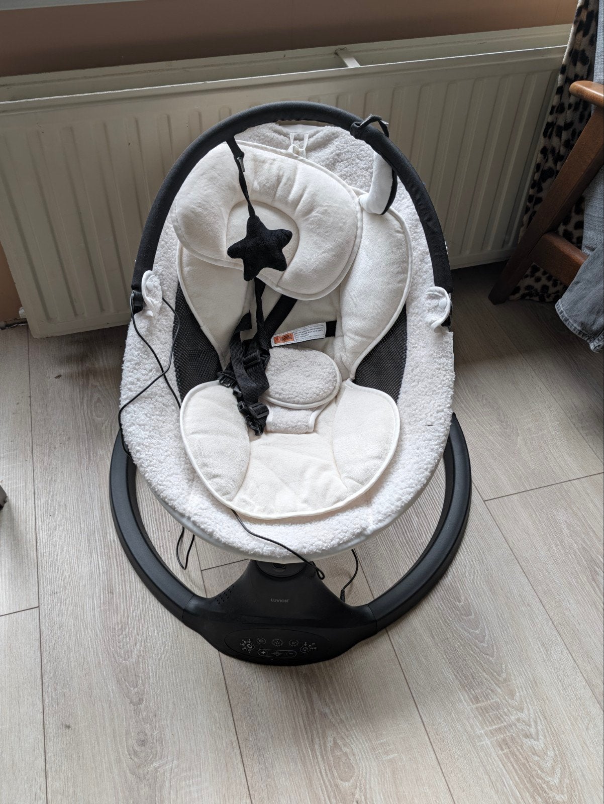 luvion babyswing, Kinderen en Baby's, Wipstoeltjes, Ophalen, Zo goed als nieuw