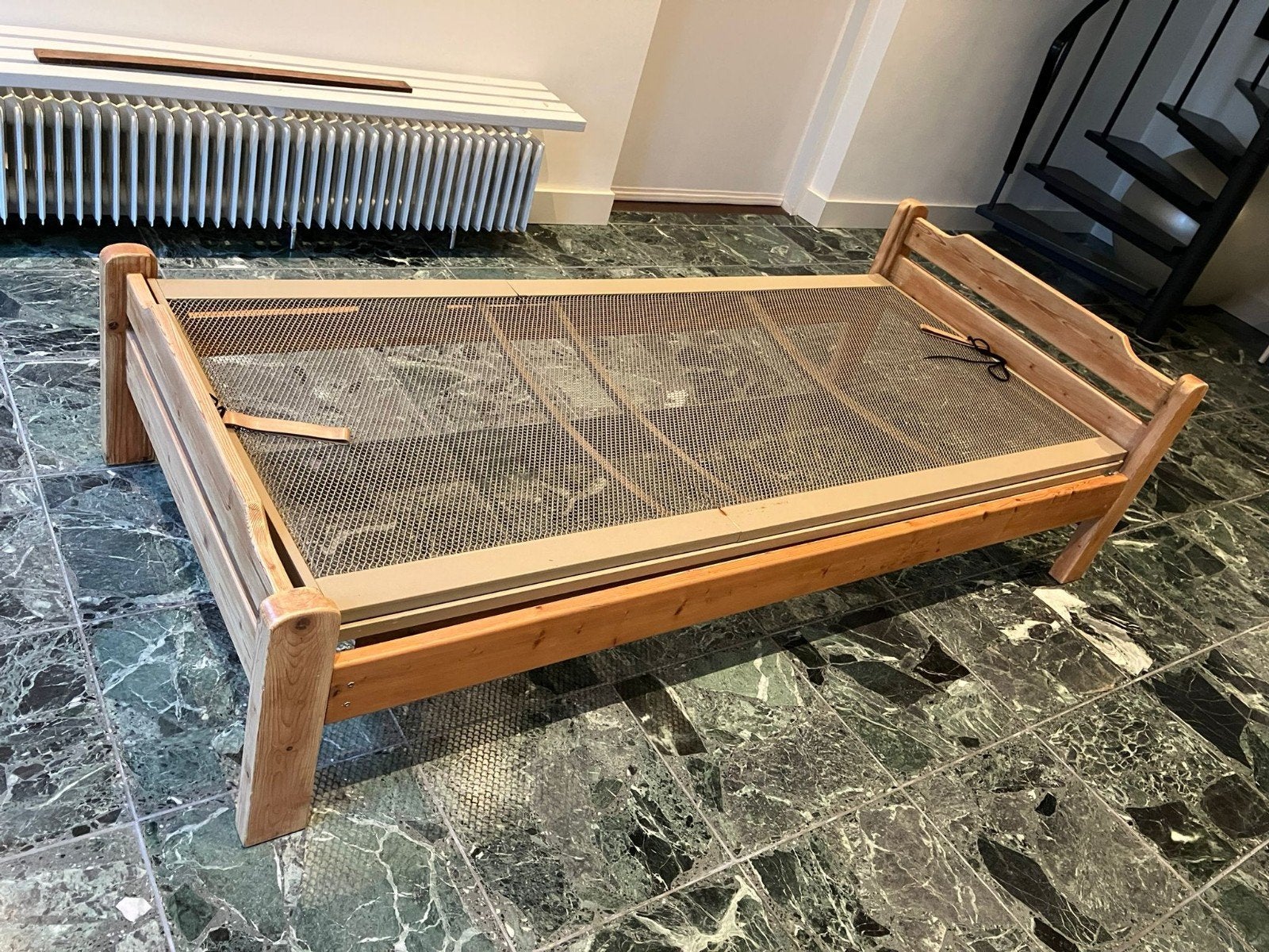 Eenpersoonsbed 90x200 cm met mogelijkheid thuisbezorging, Verstelbaar, 90 cm, Eenpersoons, Bruin