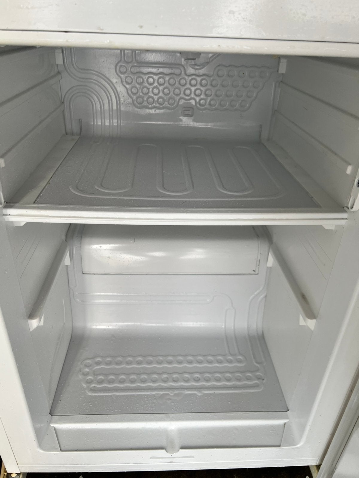 Foto 4 van koel-vriescombinatie (vrijstaand) 170L koelkast 70L vriezer
