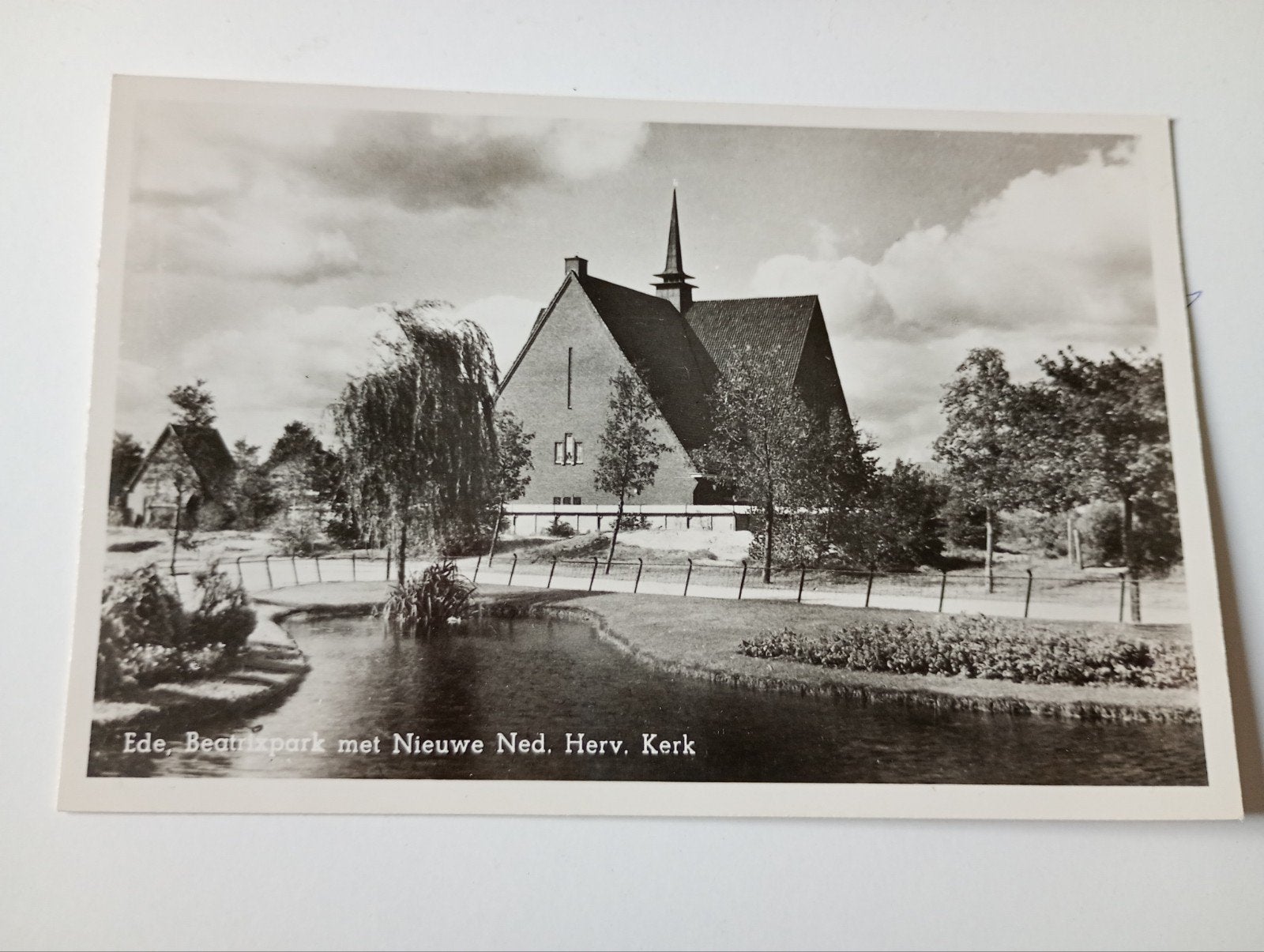 Ede Beatrixpark en Nieuwe NH Kerk, Verzamelen, Ophalen of Verzenden, 1940 tot 1960, Ongelopen, Gelderland