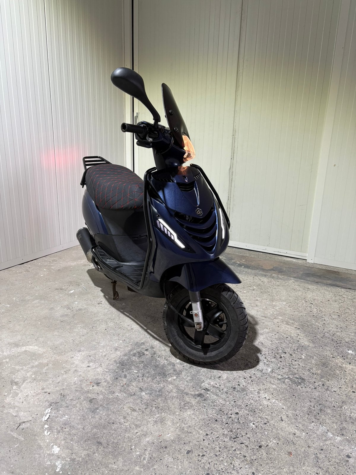 Piaggio zip 4 takt full option, Fietsen en Brommers, Scooters | Piaggio, Zo goed als nieuw, Zip, Maximaal 45 km/u, Benzine, Ophalen
