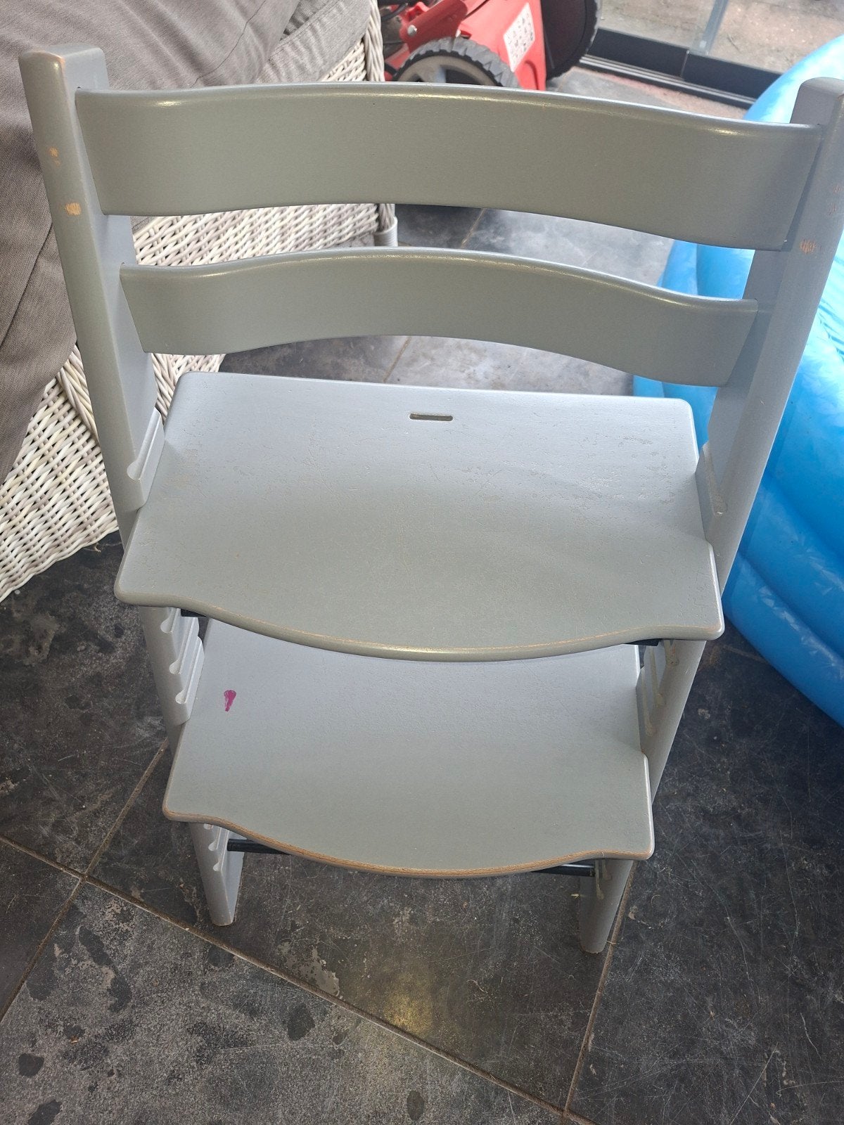 Stokke kinderstoel lichtgrijs, Ophalen, Gebruikt, Meegroeistoel