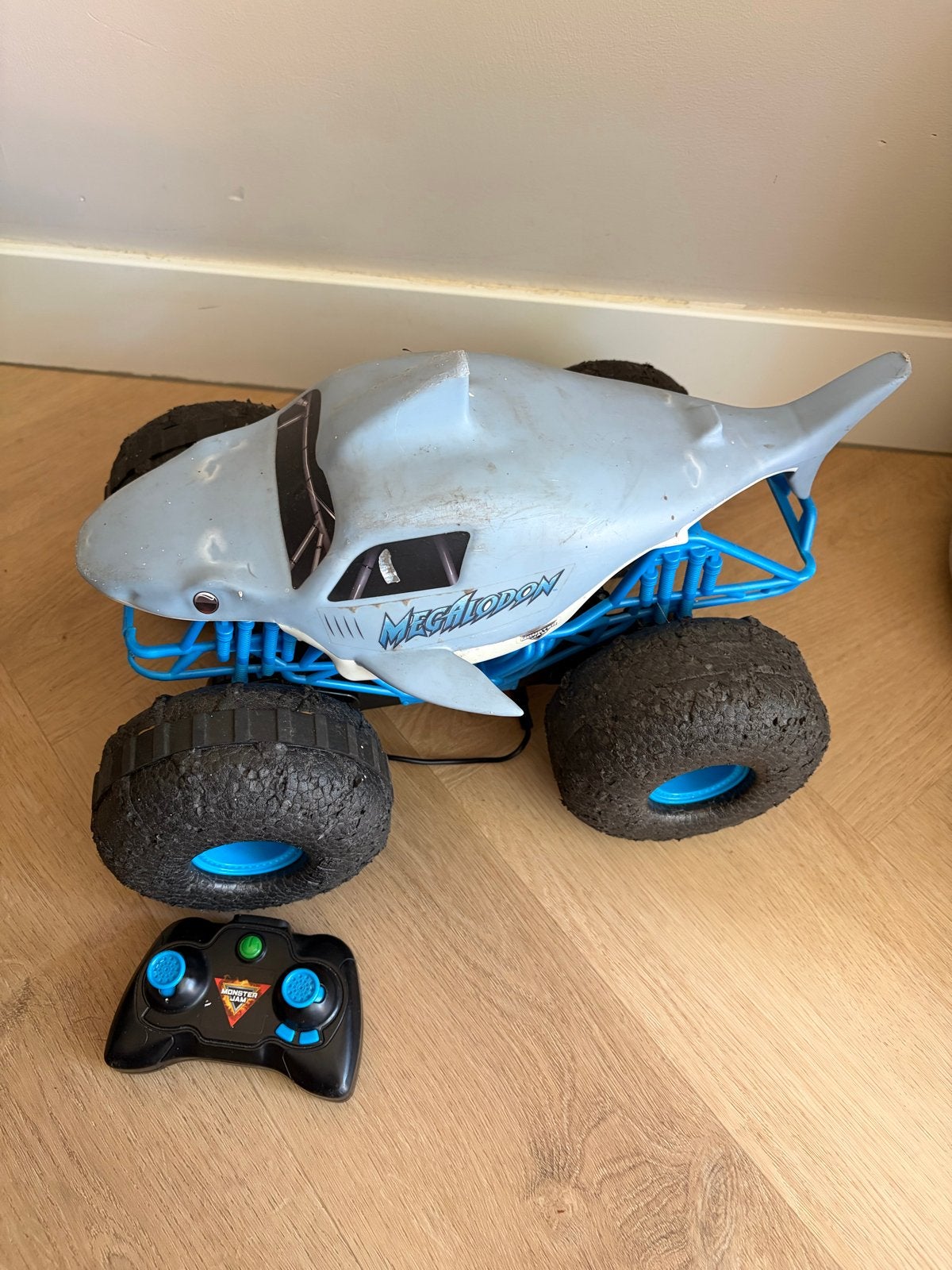 Monster Jam Megalodon RC Auto met Afstandsbediening, Gebruikt, Auto offroad, RTR (Ready to Run), Overige schalen