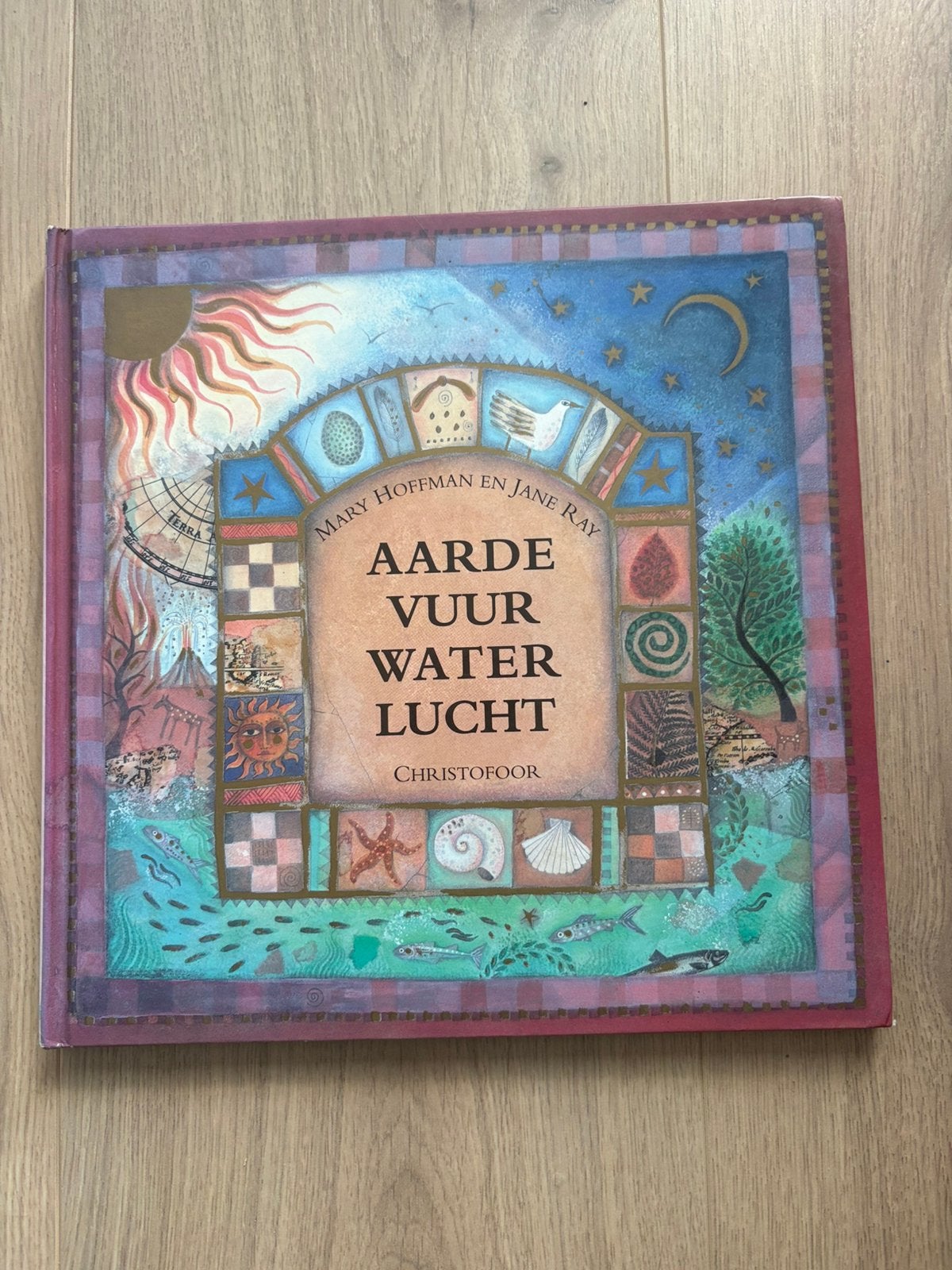 Aarde Vuur Water Lucht - Mary Hoffman + Jane Ray, Boeken, Ophalen of Verzenden, Zo goed als nieuw, Mary hoffman, Fictie algemeen