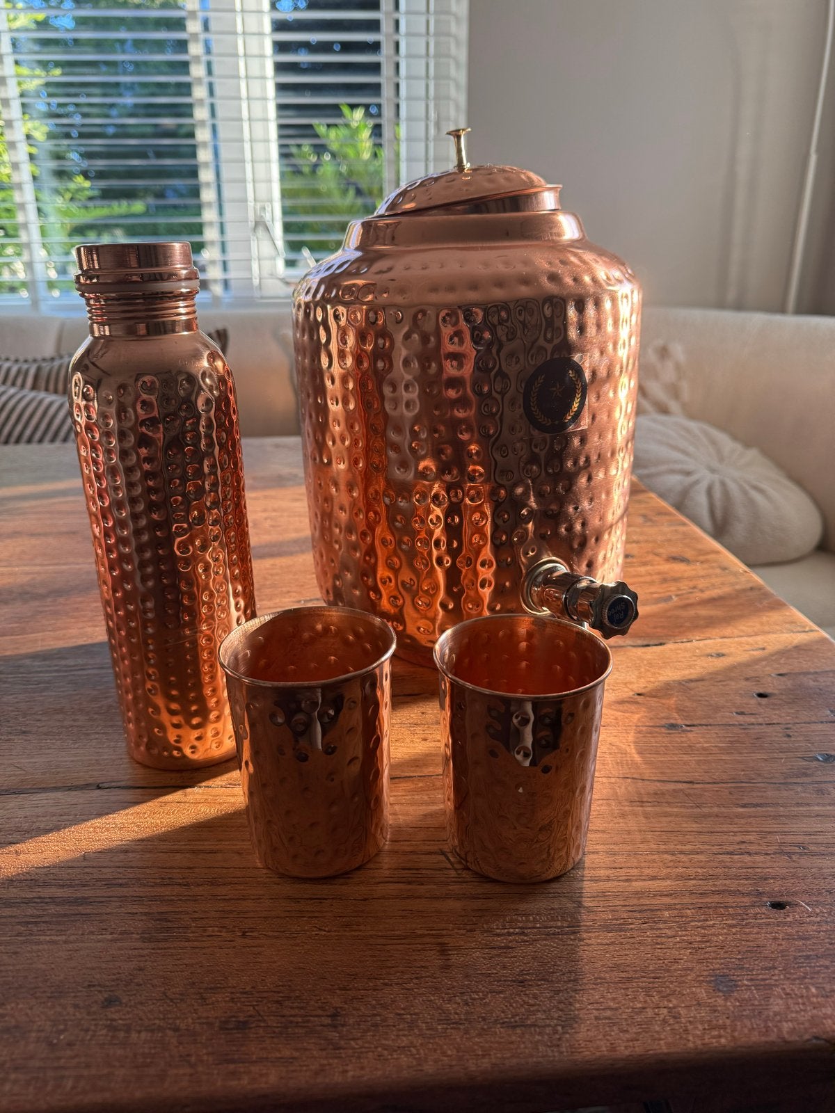 Koperen waterkan, waterfles en twee kopjes - Nieuw, Ophalen, Nieuw, Metaal