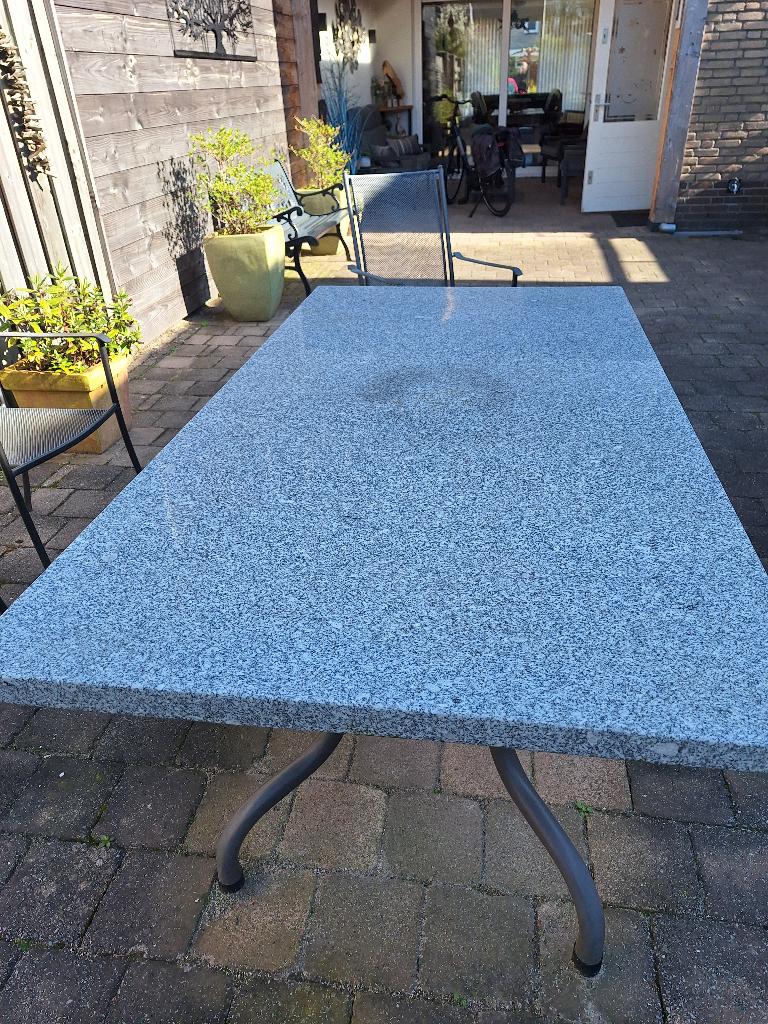 Mooie tuintafel. Dik granieten blad. Doe een leuk bod., Tuin en Terras, Tuintafels, Ophalen, Zo goed als nieuw, Rechthoekig, Overige materialen