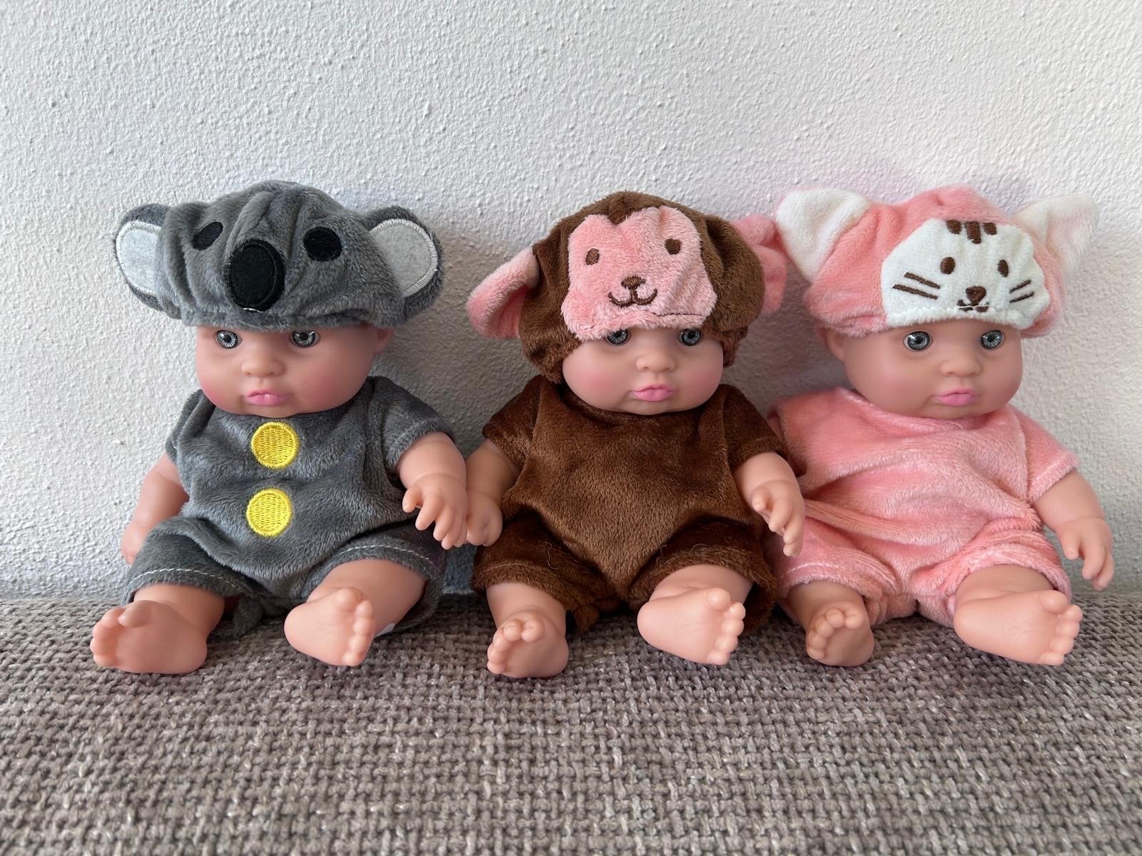 3 schattige babypoppen in dierenoutfits pop popje babypop, Ophalen of Verzenden, Zo goed als nieuw, Babypop