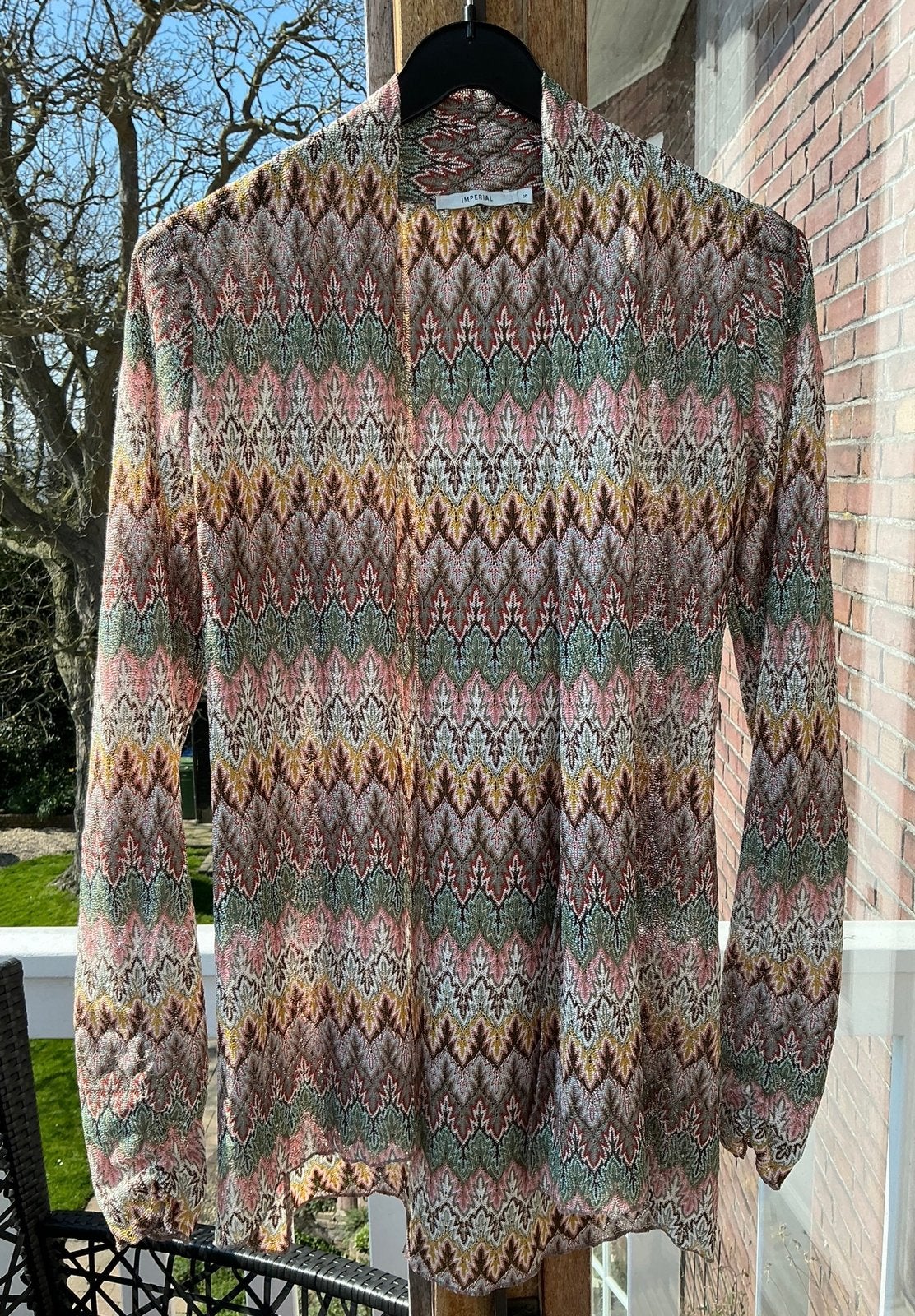 Lang dun vest, gebreid Missoni patroon. Mt S. Zachte tinten, Ophalen of Verzenden, Zo goed als nieuw, Maat 38/40 (M)