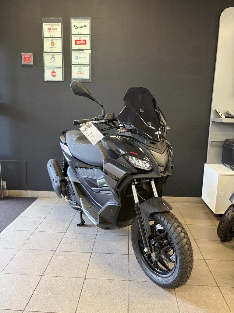 Aprilia SR GT 200 (Nu €1000,- korting), Motoren, Scooter, Nieuw, Bedrijf, Minimaal motorrijbewijs A2