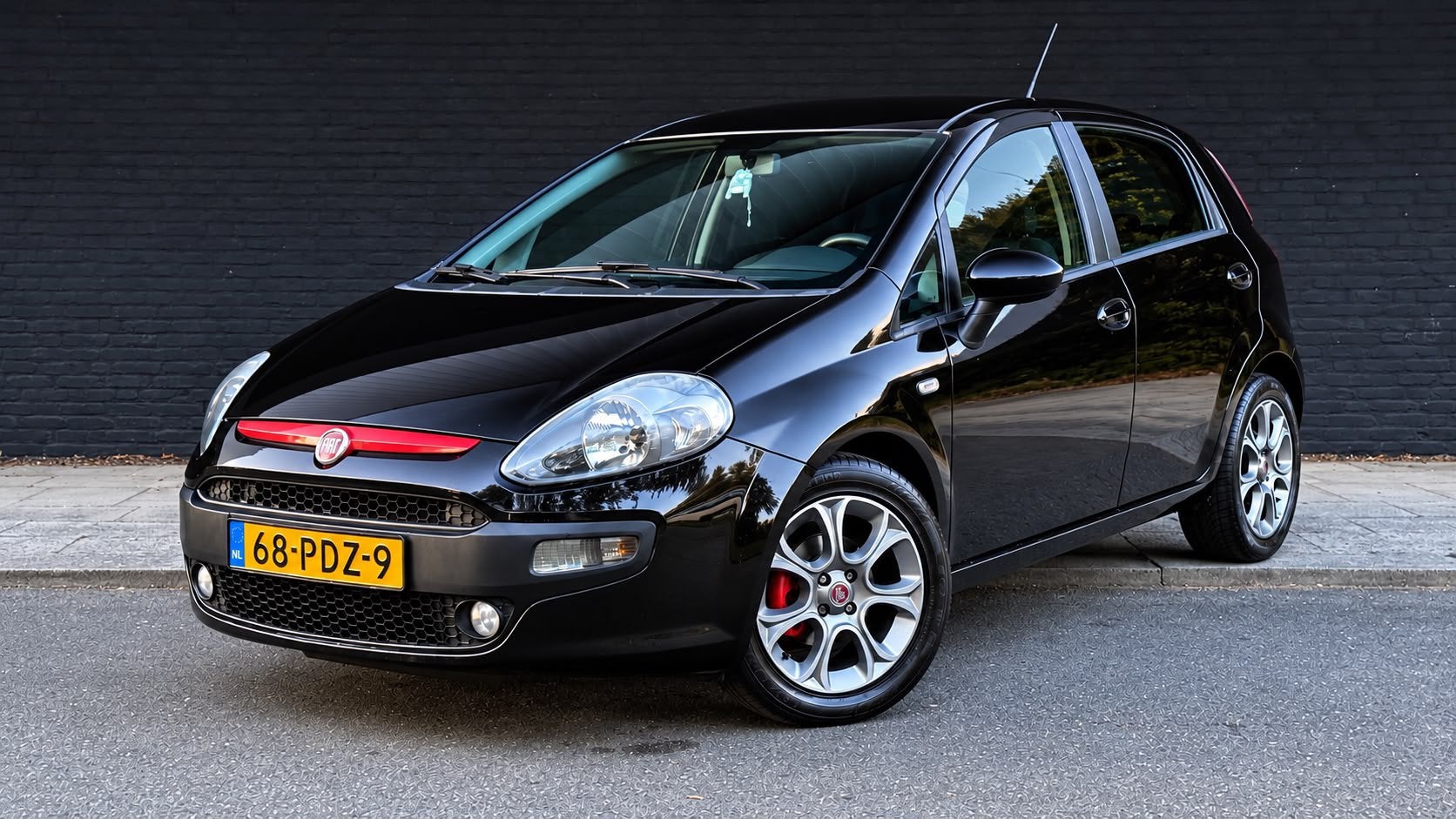 Fiat Punto 1.4 Multi-air 77KW 5DR 2011 Zwart, Auto's, Voorwielaandrijving, 40 €/maand, 4 cilinders, 400 kg