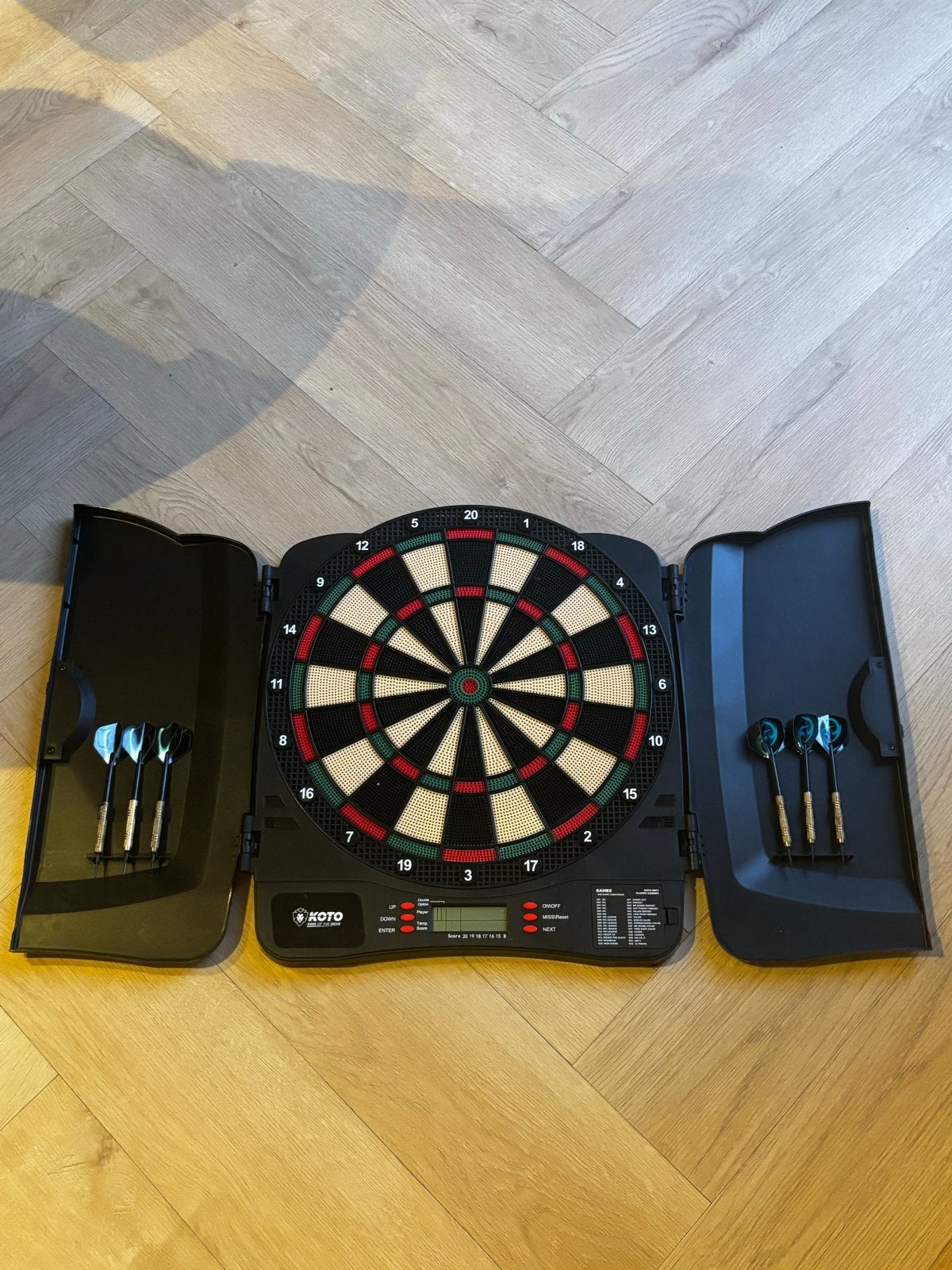 KOTO Elektronisch Dartbord met Soft Tip Darts, Ophalen, Zo goed als nieuw, Dartbord met pijlen, Elektronisch