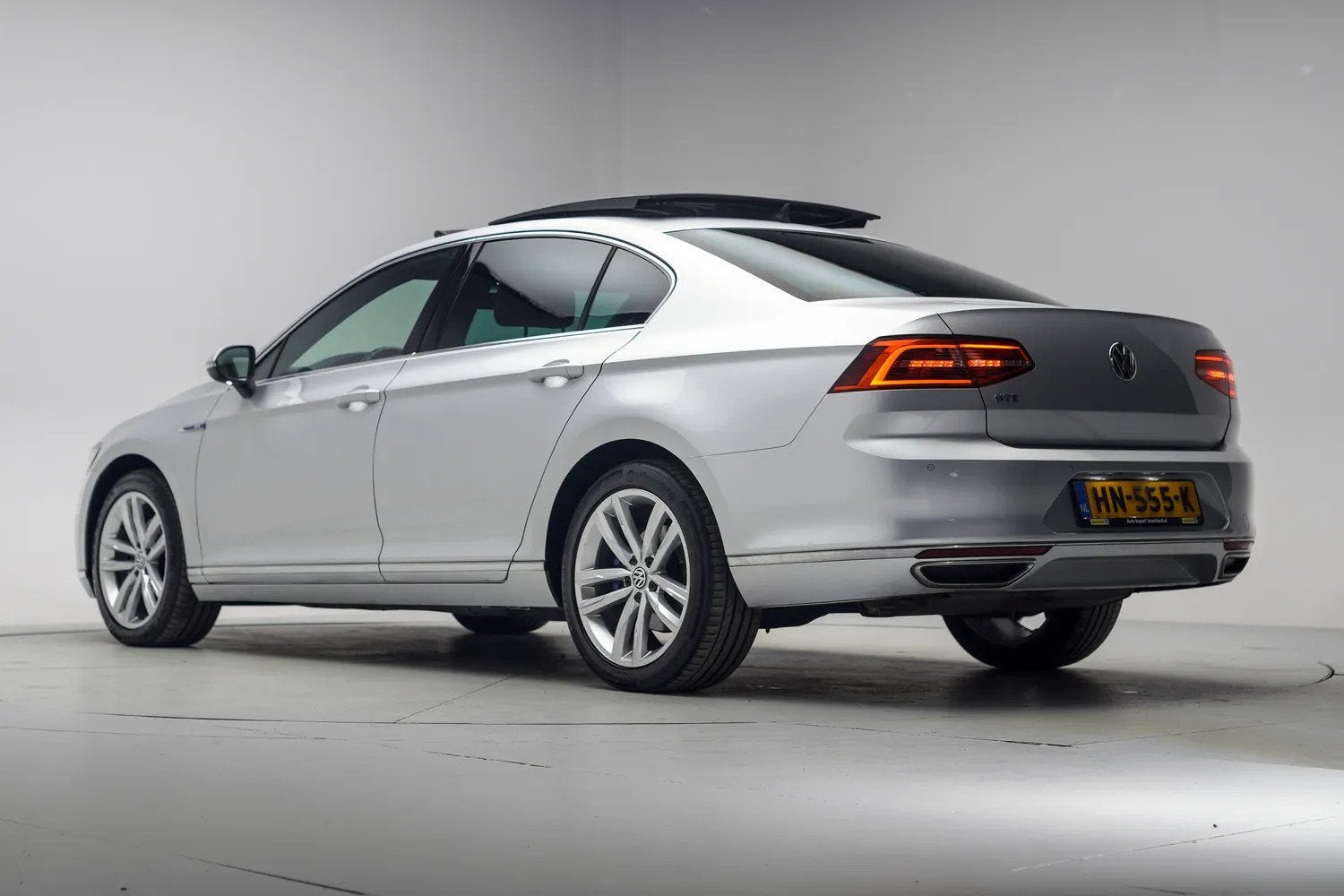 Volkswagen Passat 1.4 TSI GTE Highline [ Panoramadak Camera, 1622 kg, Hybride Elektrisch/Benzine, 1600 kg, Zilver of Grijs