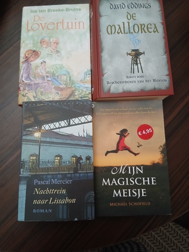 Romans/thrillers & verrassende boeken v.a. Euro 3,00 !, Verzenden, Zo goed als nieuw, Santa Montefiore, Nederland