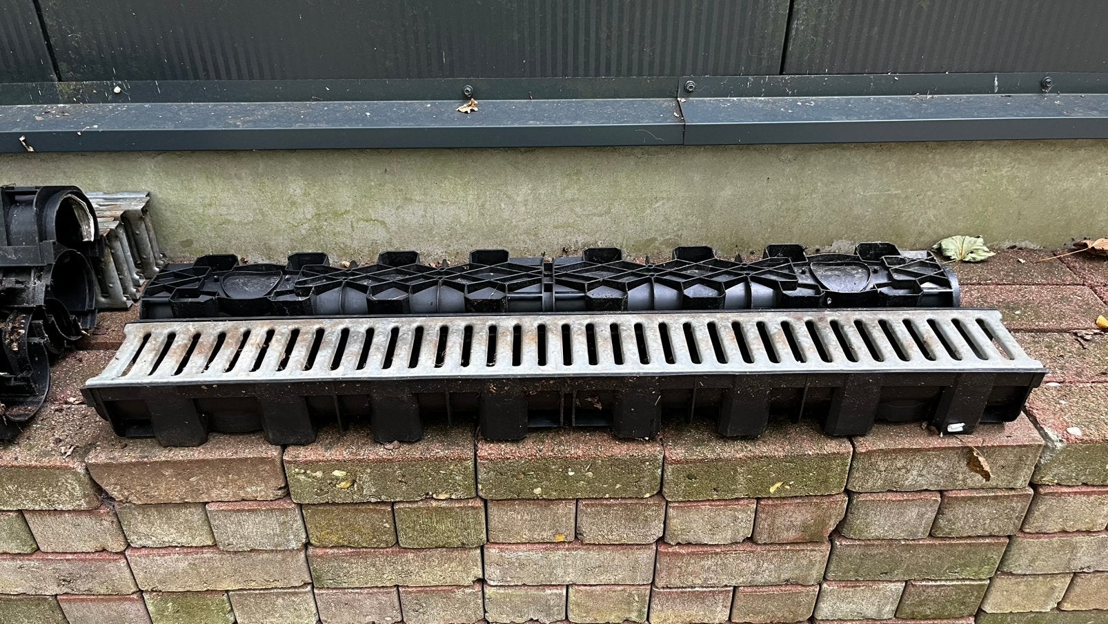 8 Hauraton afvoergoten (draingoten) met roosters, Ophalen, Gebruikt, Minder dan 2 meter, 80 mm of meer