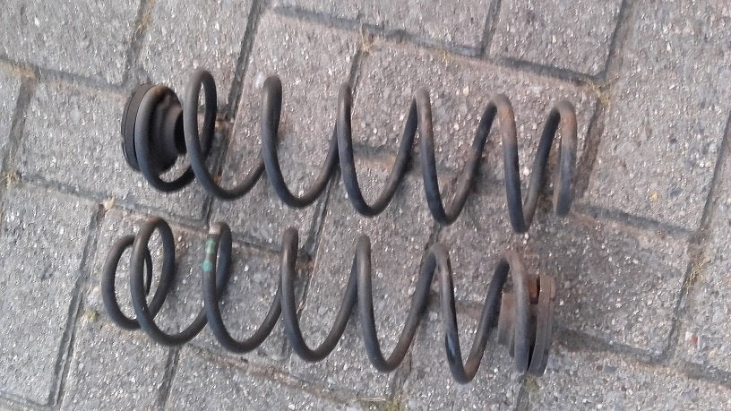 Set achterste spiraal veren Golf 4 model, Ophalen of Verzenden