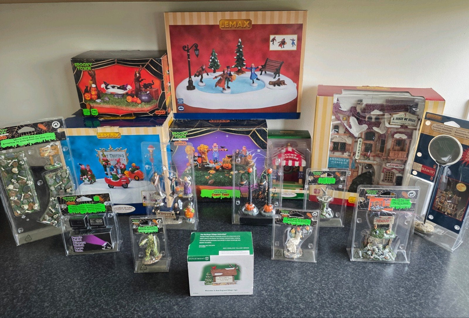 Heel veel Retired en Zeldzame Lemax Carnaval Spooky Town, Ophalen of Verzenden, Zo goed als nieuw