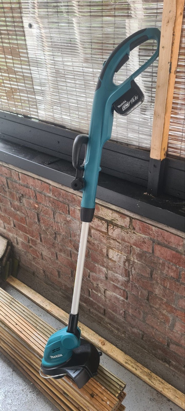 Makita Grastrimmer 14.4V met Accu en Lader, Ophalen, Zo goed als nieuw, Accu