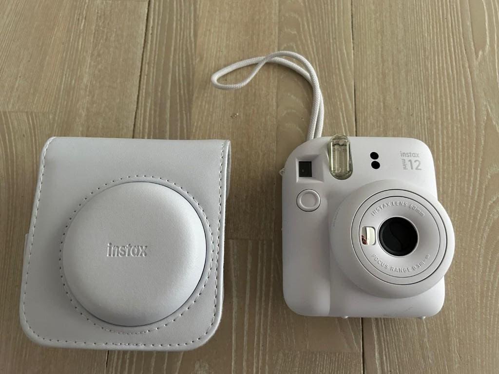 Fujifilm INSTAX mini 12 Clay White met hoesje, Audio, Tv en Foto, Fotocamera's Analoog, Ophalen of Verzenden, Zo goed als nieuw