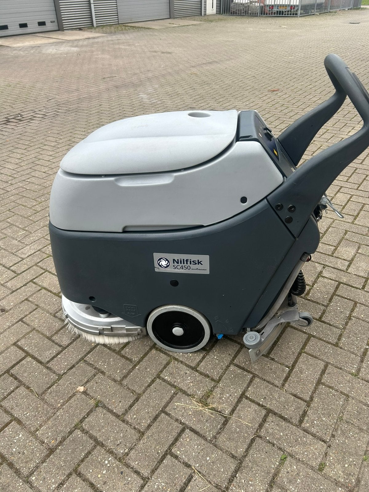 Schrobmachine Nilfisk SC 450 nieuwe accus, Ophalen of Verzenden, Zo goed als nieuw