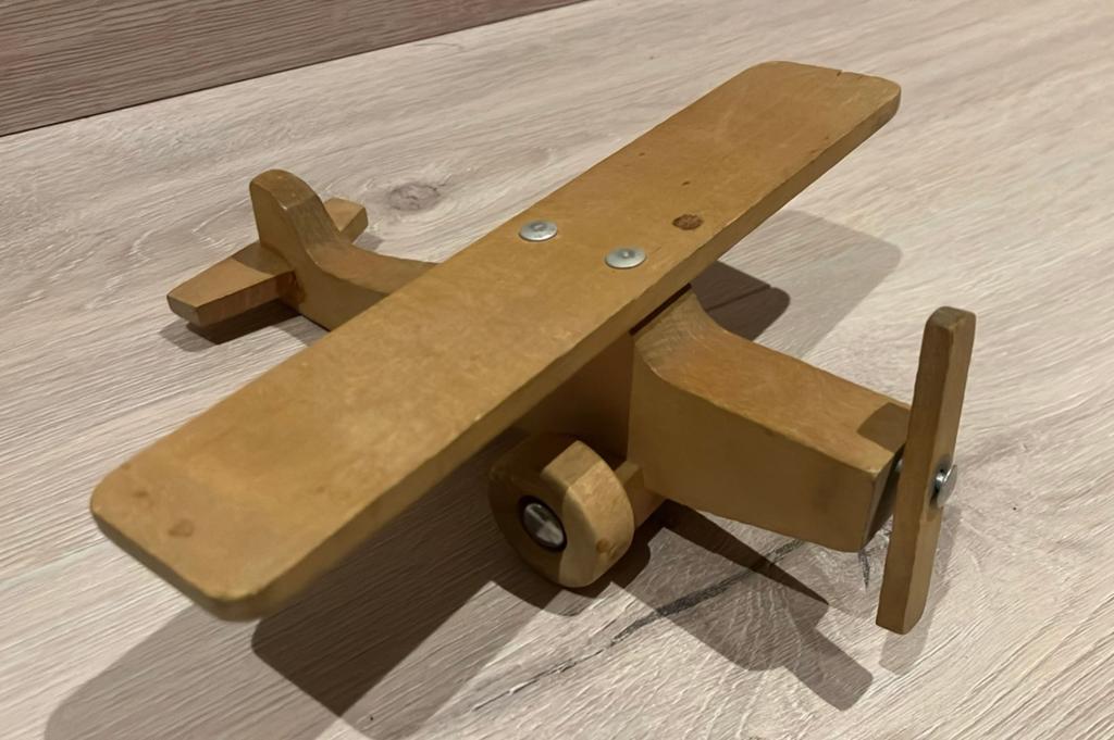 Houten speelgoed propeller vliegtuig 7 x 19 cm, Ophalen of Verzenden, Gebruikt, Duw- of Trekspeelgoed
