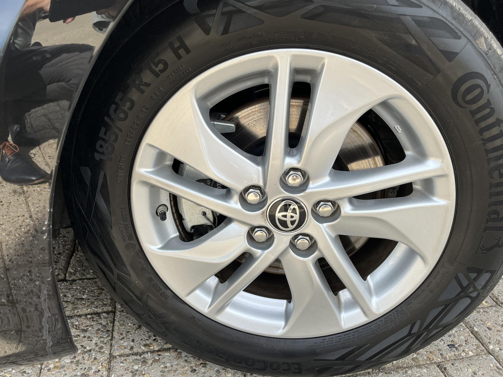 Toyota Yaris 1.5 Hybrid 115 Active l weinig kilometers!, Gebruikt, Zwart, Bedrijf, Hybride Elektrisch/Benzine