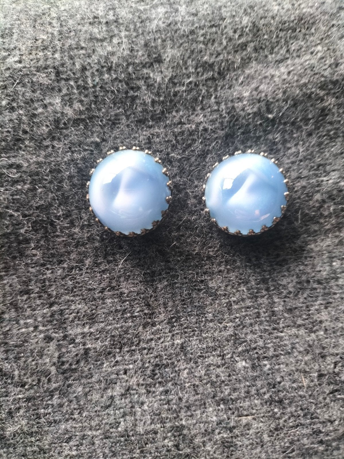 Vintage lichtblauwe oorclips, Sieraden, Tassen en Uiterlijk, Oorbellen, Ophalen of Verzenden, Zo goed als nieuw, Blauw, Overige materialen