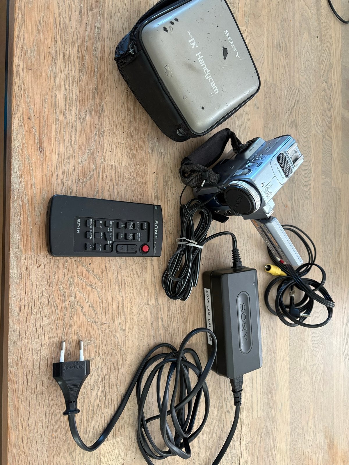 Sony MiniDV Handycam DCR-TRV16E met accessoires, Mini dv, Gebruikt, Sony, Camera