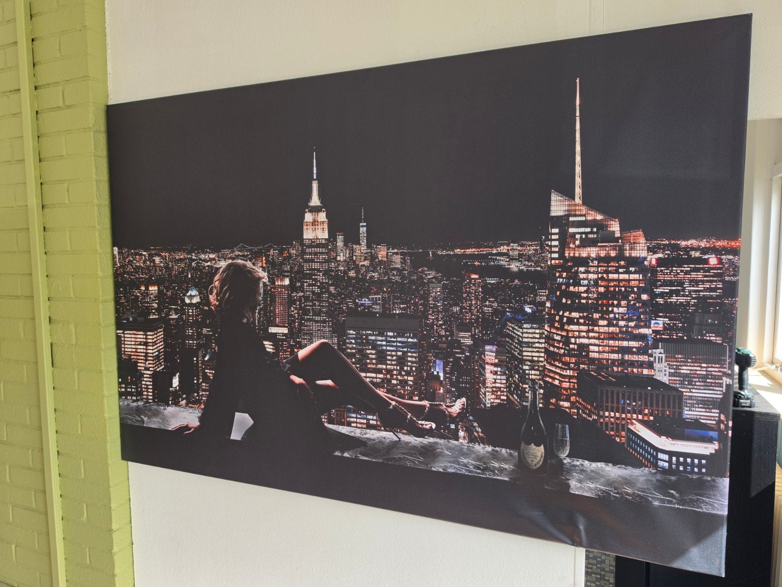 Groot Canvas Schilderij New York Skyline met Vrouw, 125 cm of meer, Ophalen of Verzenden, Zo goed als nieuw, Schilderij