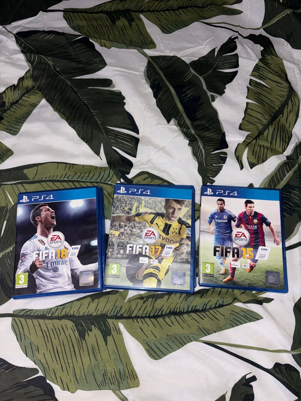 PS4 Spellen - FIFA 15, FIFA 17, FIFA 18, Ophalen, Gebruikt, 2 spelers, Eén computer