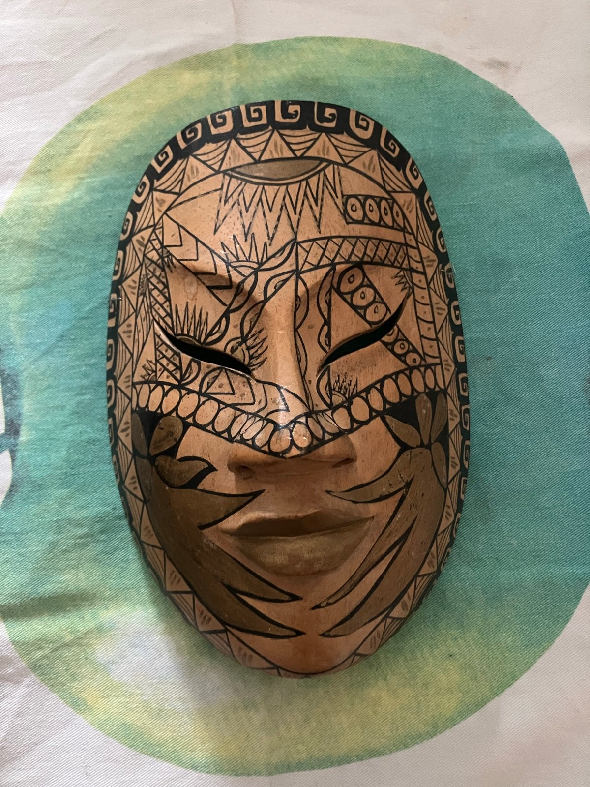 Decoratief houten masker met etnische patronen, Hout, Bruin, Masker, Handgemaakt