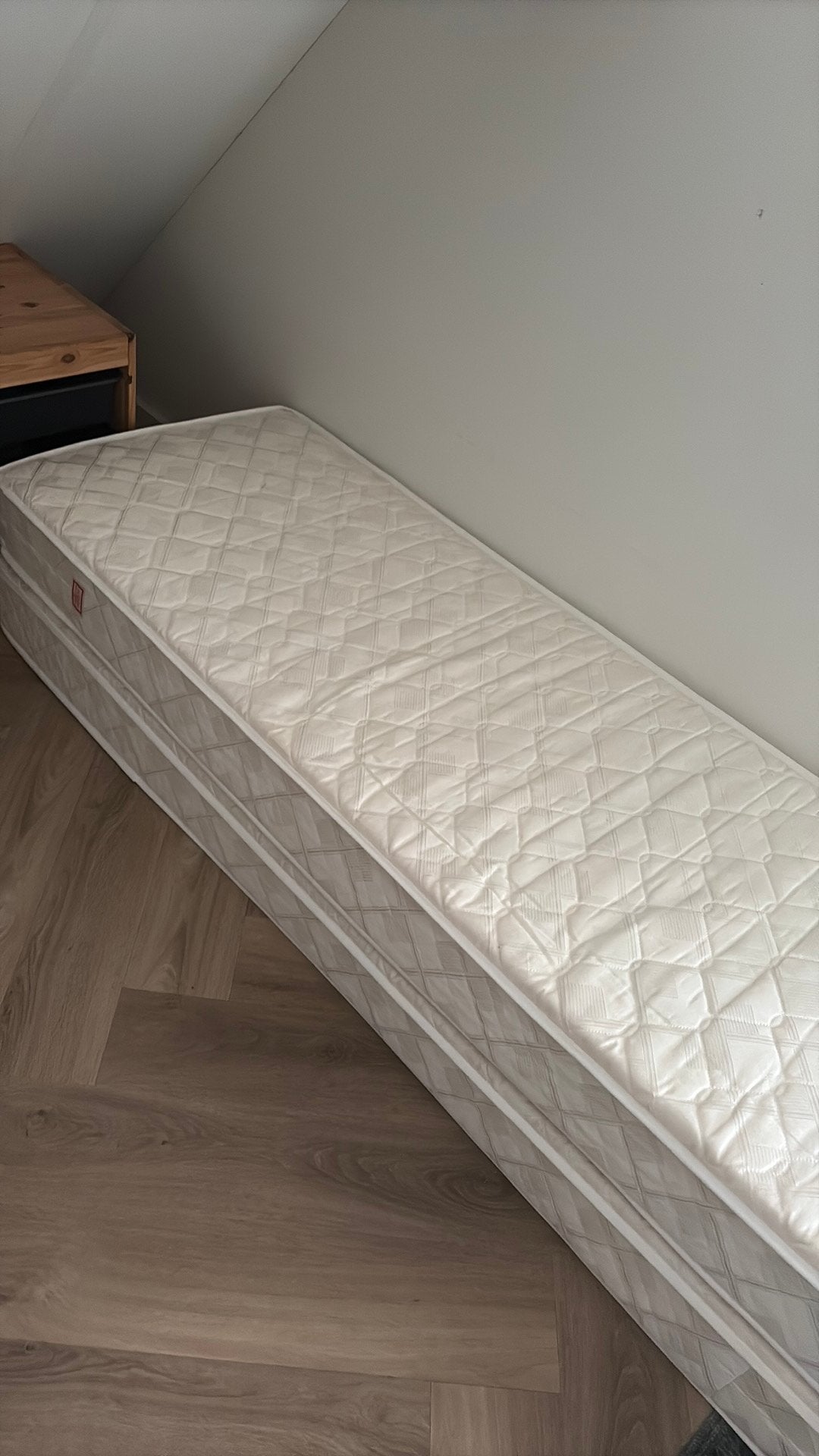 Matrassen nieuw caravan 2 stuks van 65cmx 210cm, Ophalen, Zo goed als nieuw, Eenpersoons, 210 cm