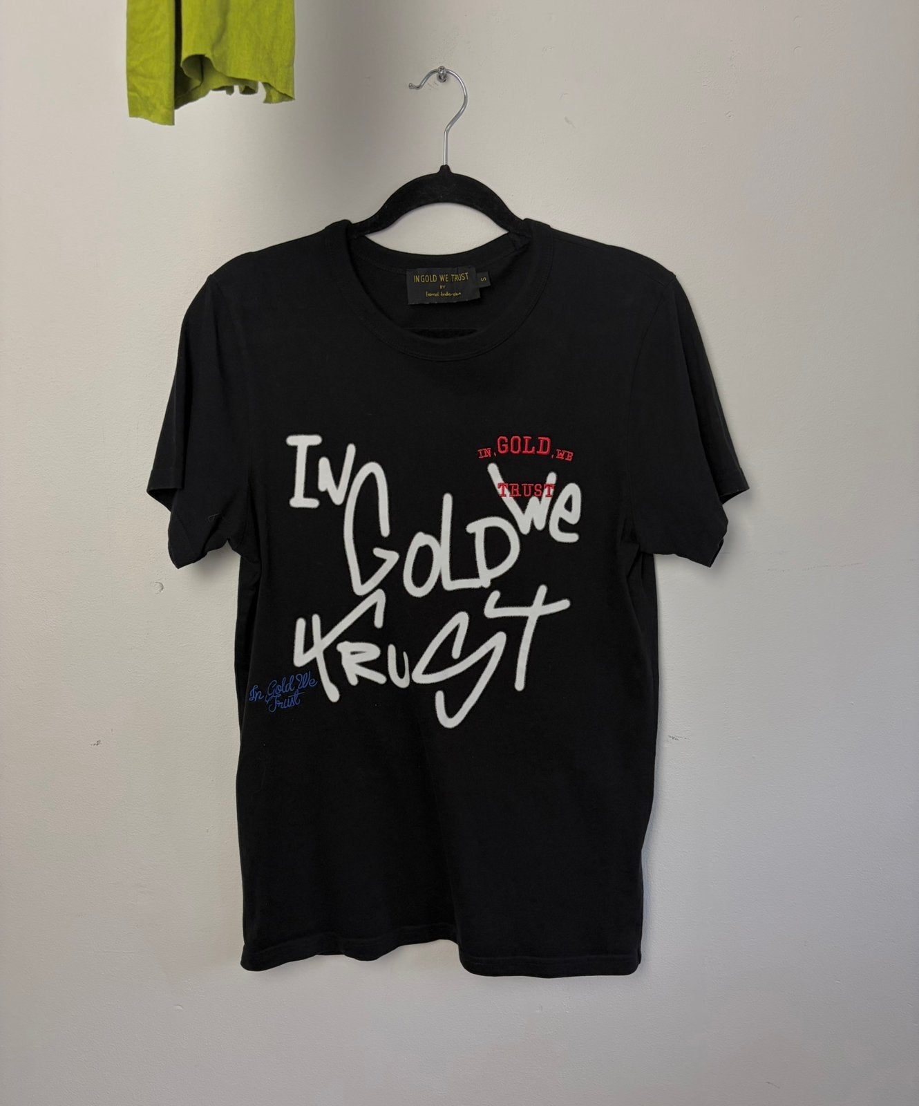 In gold we trust T-shirt, Ophalen of Verzenden, Zo goed als nieuw, Maat 46 (S) of kleiner, Zwart