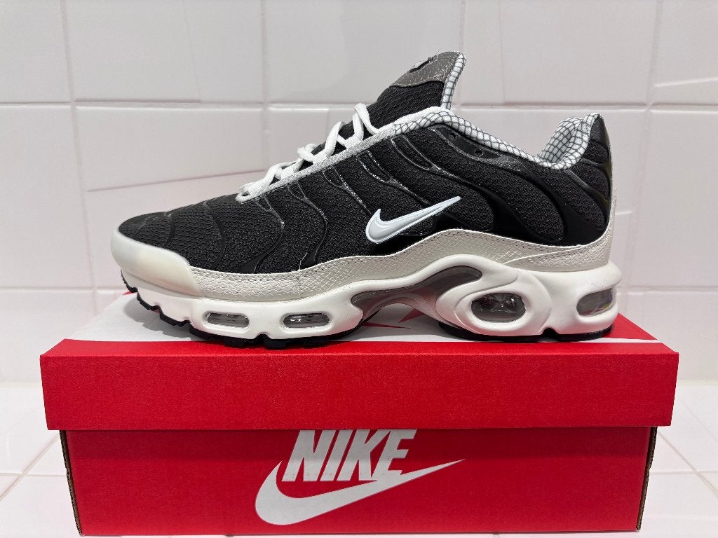 Nike air max plus TN grijs/wit maat 45, Kleding | Heren, Schoenen, Nike air max, Overige kleuren, Nieuw, Ophalen of Verzenden