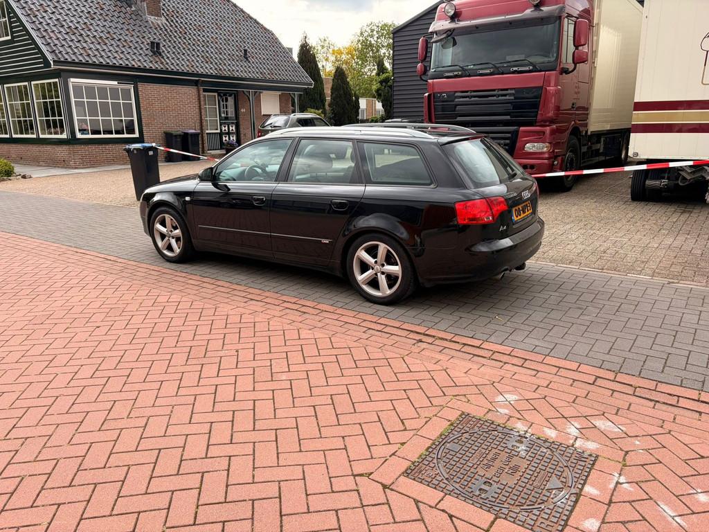 Audi A4 Avant 1.8 Turbo Advance AUTOMAAT/ S-LINE/ LEES TEKST, Gebruikt, 4 cilinders, 1781 cc, Parkeersensor