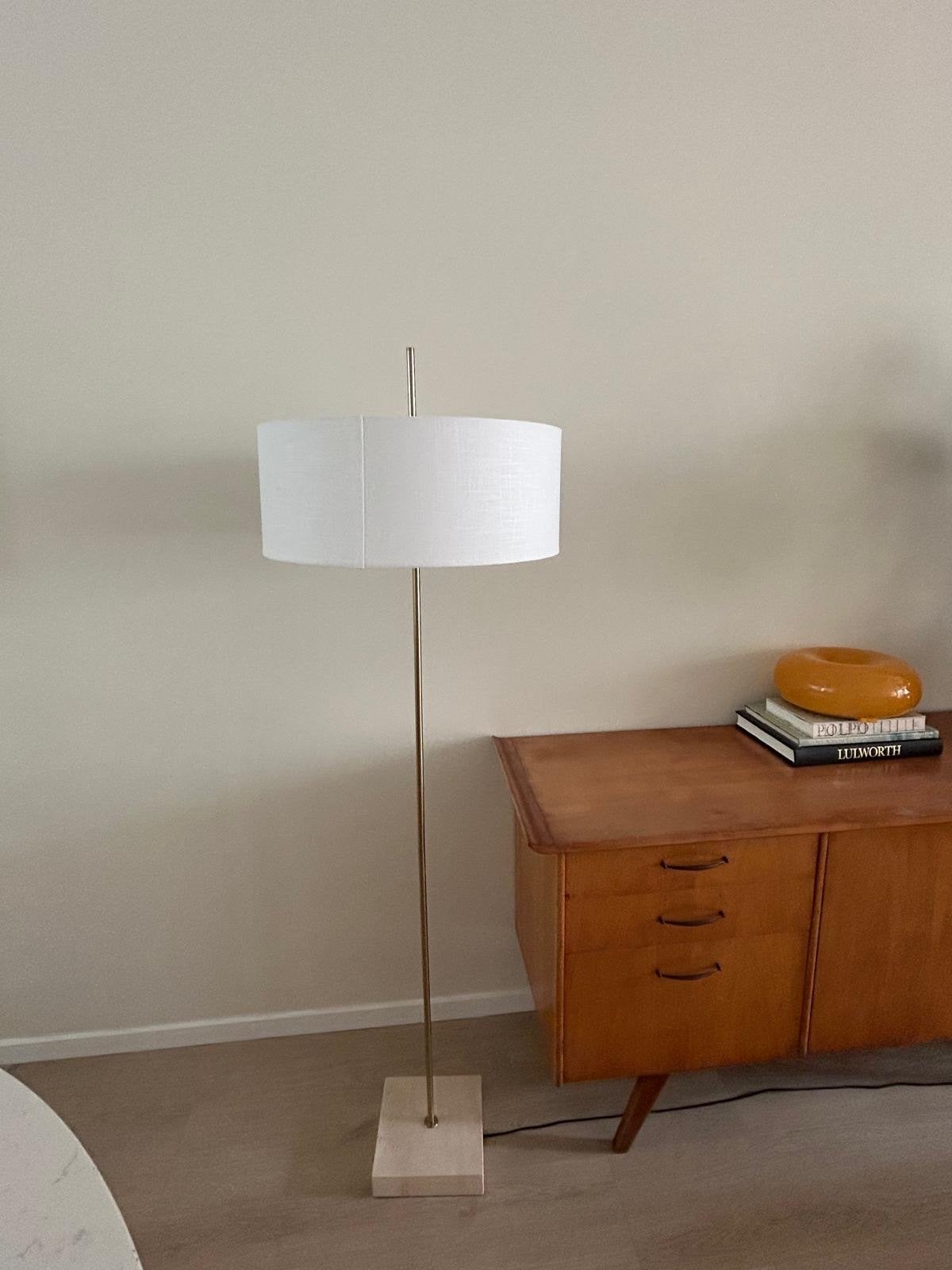 IKEA STOCKHOLM 2025 Staande lamp wit textiel/vermessingd, Ophalen, Textiel, E27 (groot), Zo goed als nieuw