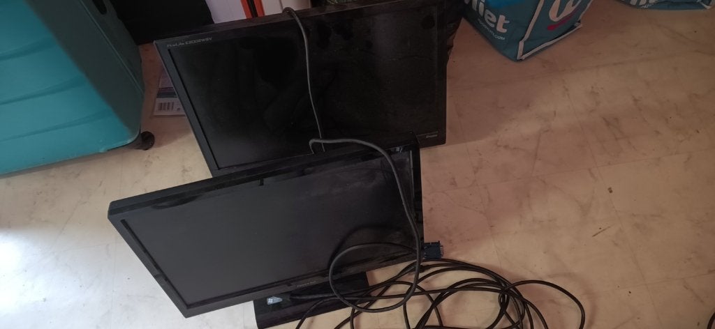 Twee monitoren, Computers en Software, Monitoren, Ophalen, Gebruikt, IIyama, 20"