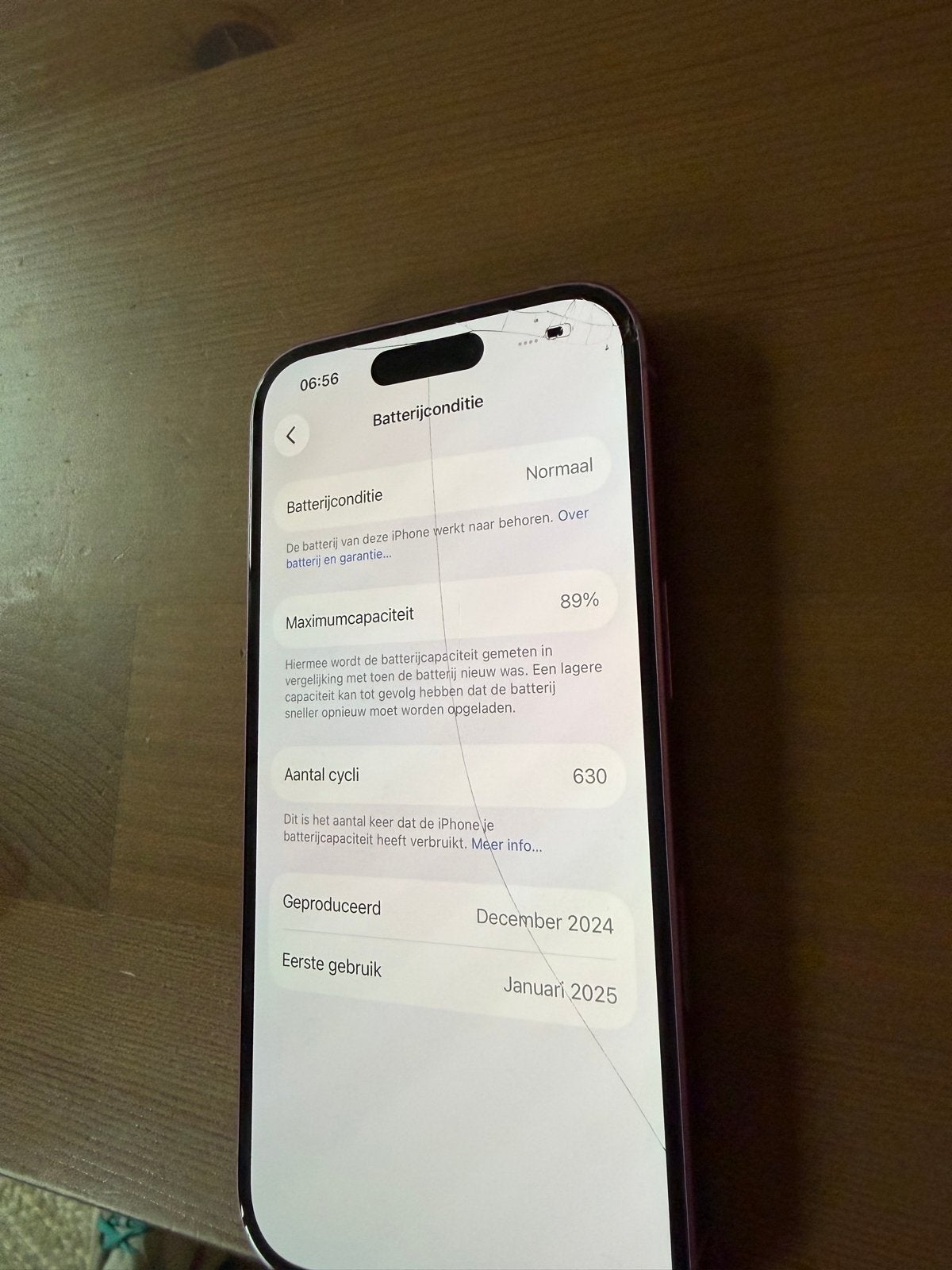 Foto 4 van iPhone 16 roze/paars