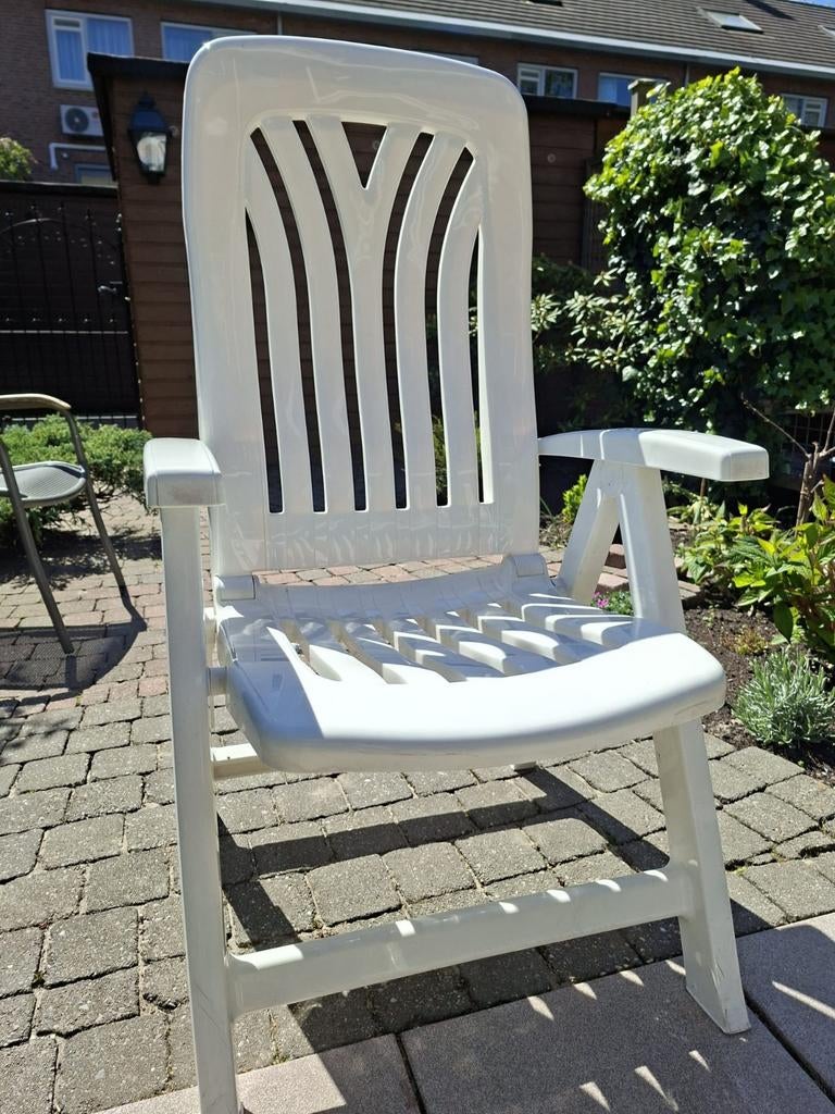 4 tuinstoelen Curver kunststof wit in goede staat, Ophalen, Gebruikt, Kunststof, Verstelbaar
