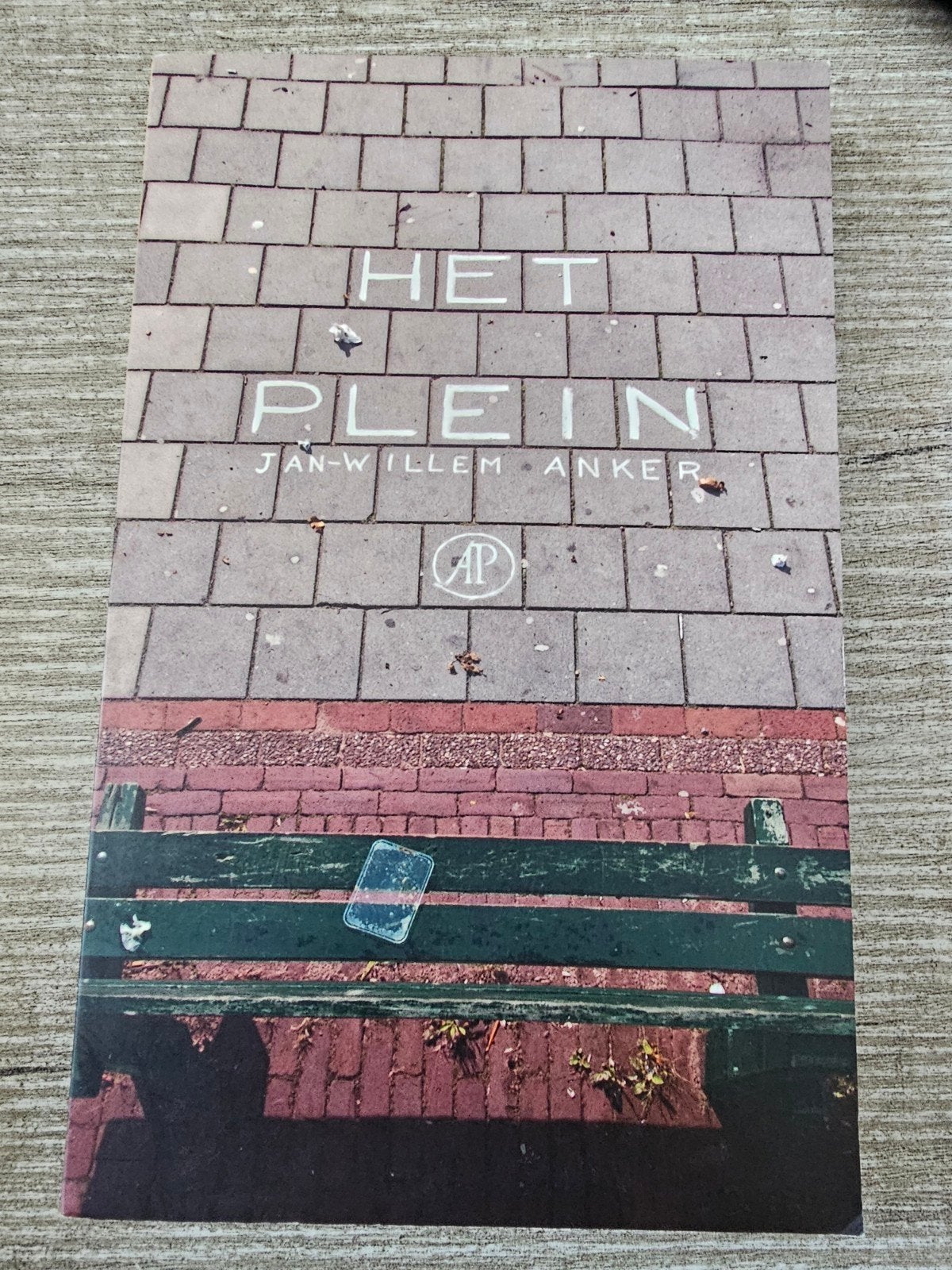 Het Plein - Jan-Willem Anker (Boek), Ophalen of Verzenden, Gelezen, Jan-Willem Anker