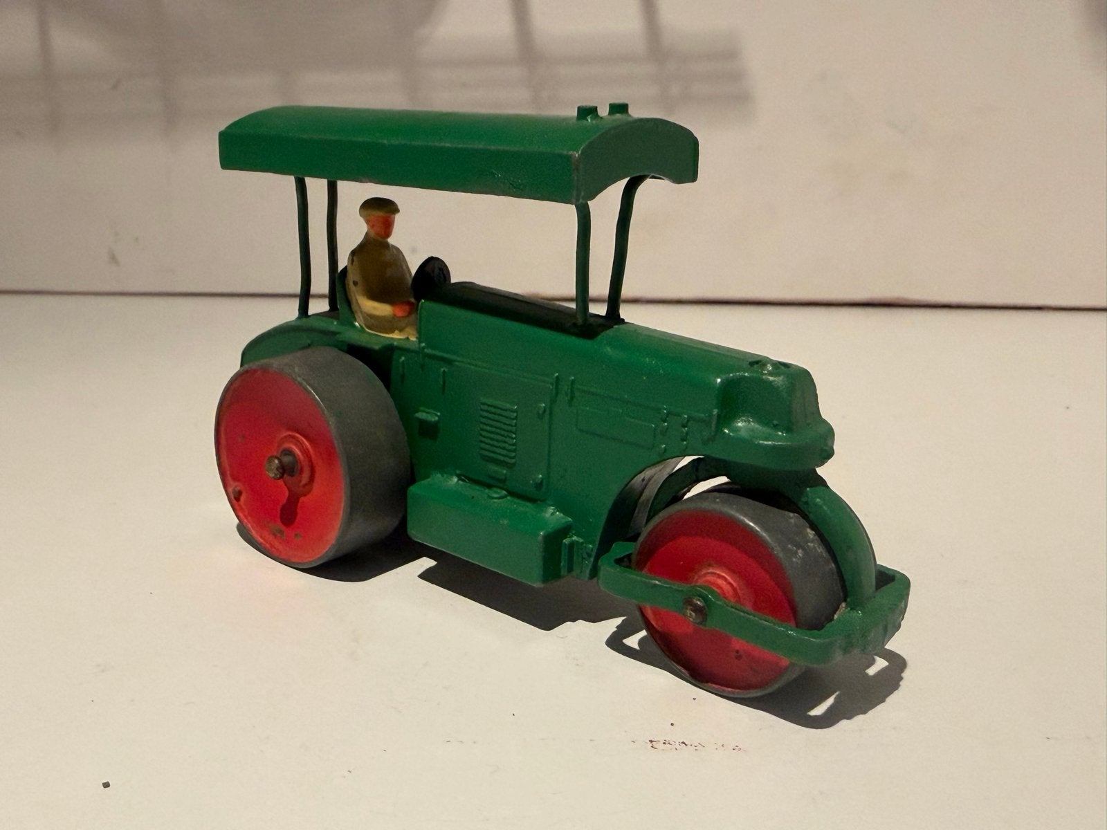Vintage Dinky Toys Wegenwals Groen met Bestuurder, Ophalen of Verzenden, Gebruikt