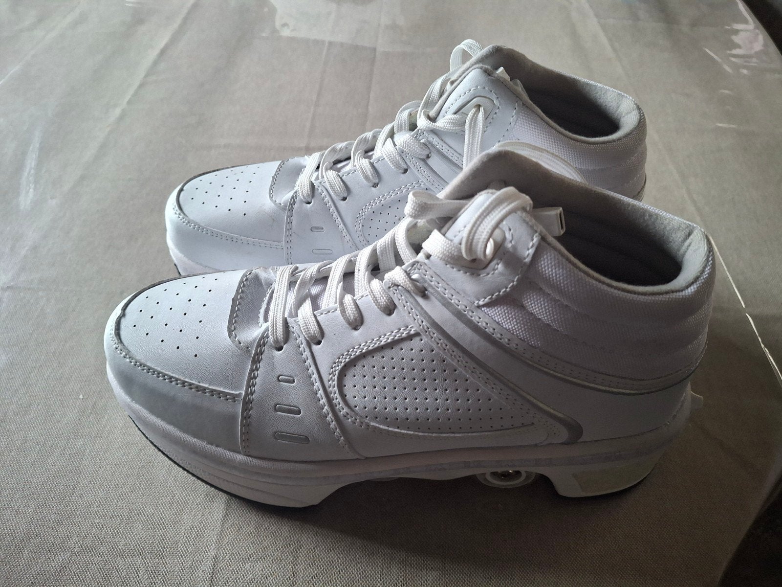 Witte rolschoenen - Maat 40, Ophalen of Verzenden, Zo goed als nieuw, Overige typen, Overige merken