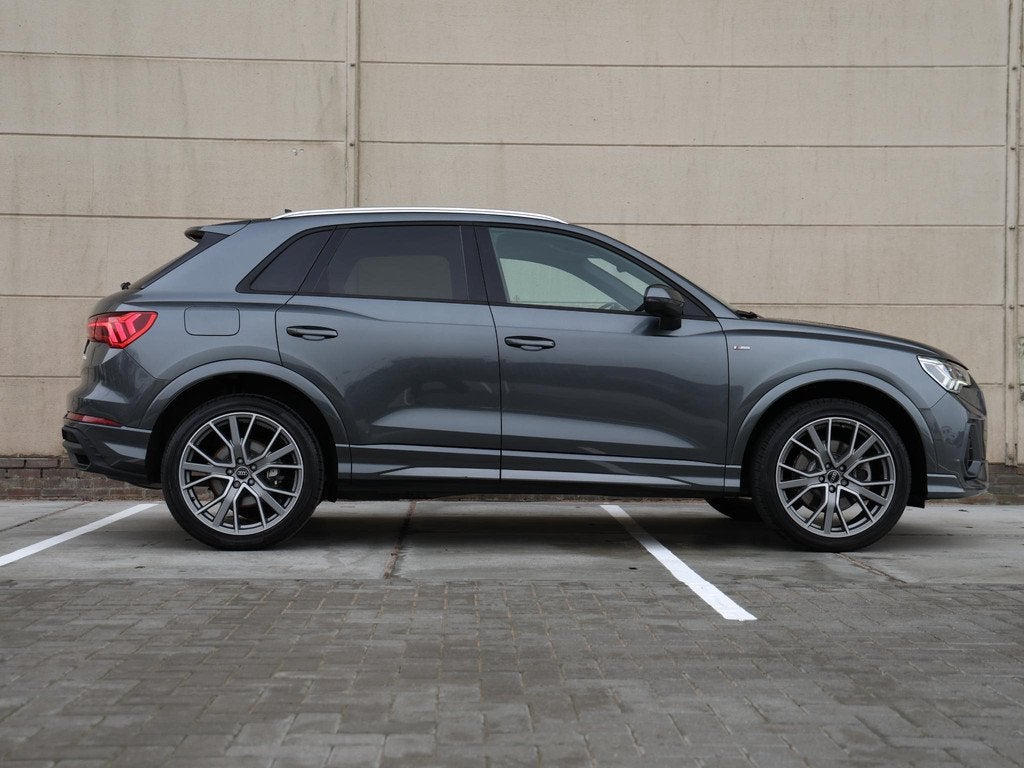 Audi Q3 45 TFSI e S edition | Achteruitrijcamera | Keyless |, Gebruikt, Leder en Stof, Hybride Elektrisch/Benzine, 13 kWh
