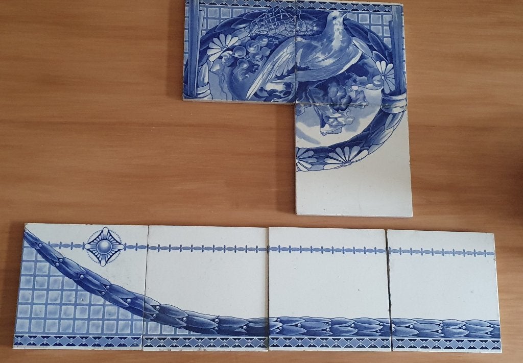 7 antieke tegeltjes Delfts blauw? O.a voorstelling met vogel, Ophalen of Verzenden