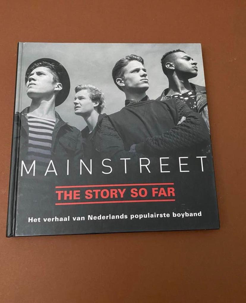 Mainstreet - The Story So Far (Boek), Ophalen of Verzenden, Nieuw, Artiest