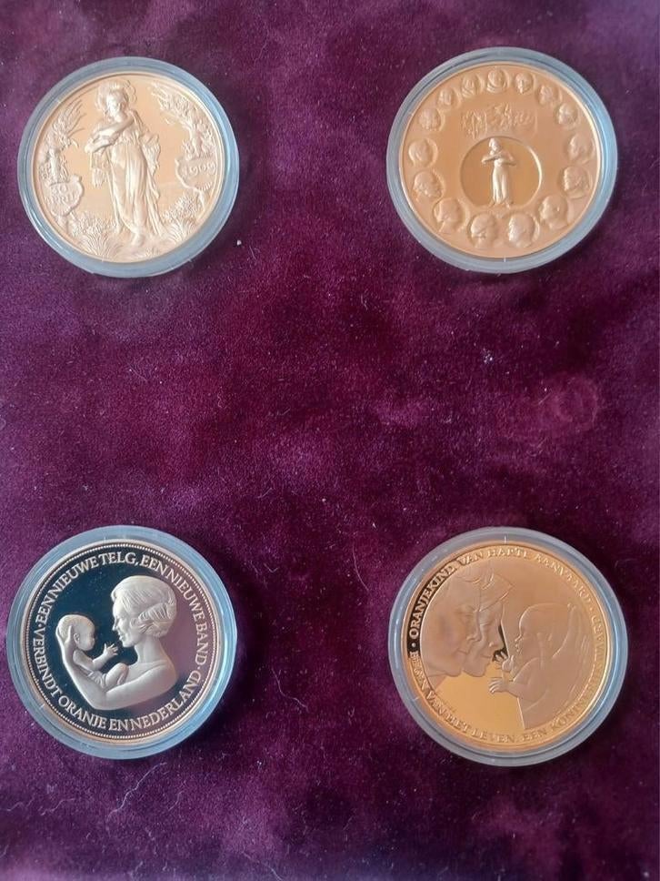 vier erfopvolgers Oranje Nassau, Postzegels en Munten, Penningen en Medailles, Ophalen of Verzenden, Overige materialen