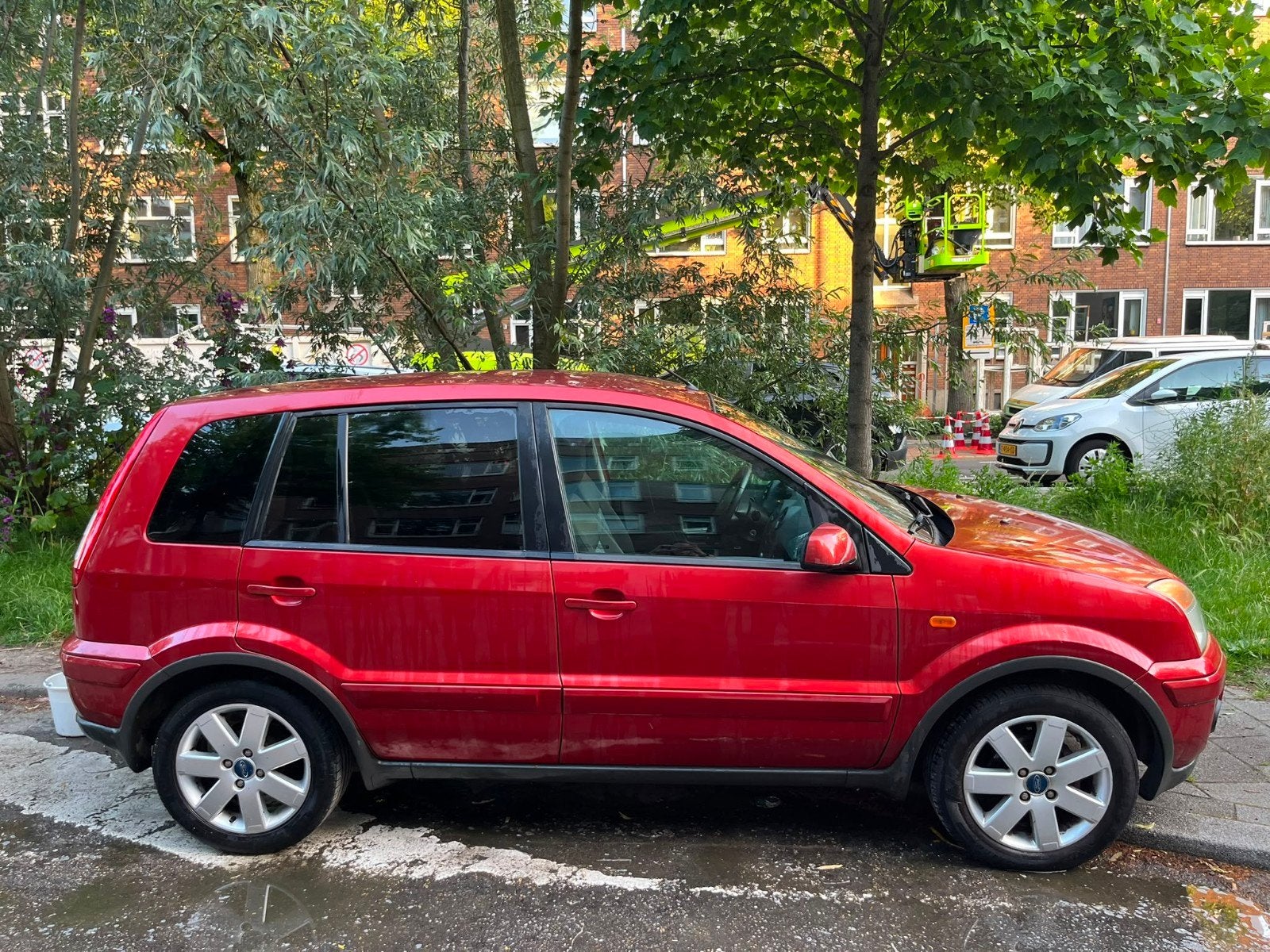 Ford Fusion+ 1.4 16V 2007 Rood NIEUWE APK, Auto's, Voorwielaandrijving, 49 €/maand, Origineel Nederlands, Grijs