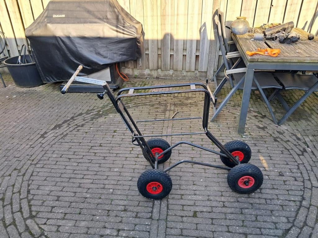Karretje voor folders en kranten bezorgen met extra banden, Ophalen